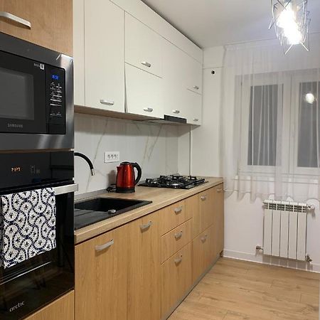 Sunny Apartment In Suceava Exterior foto