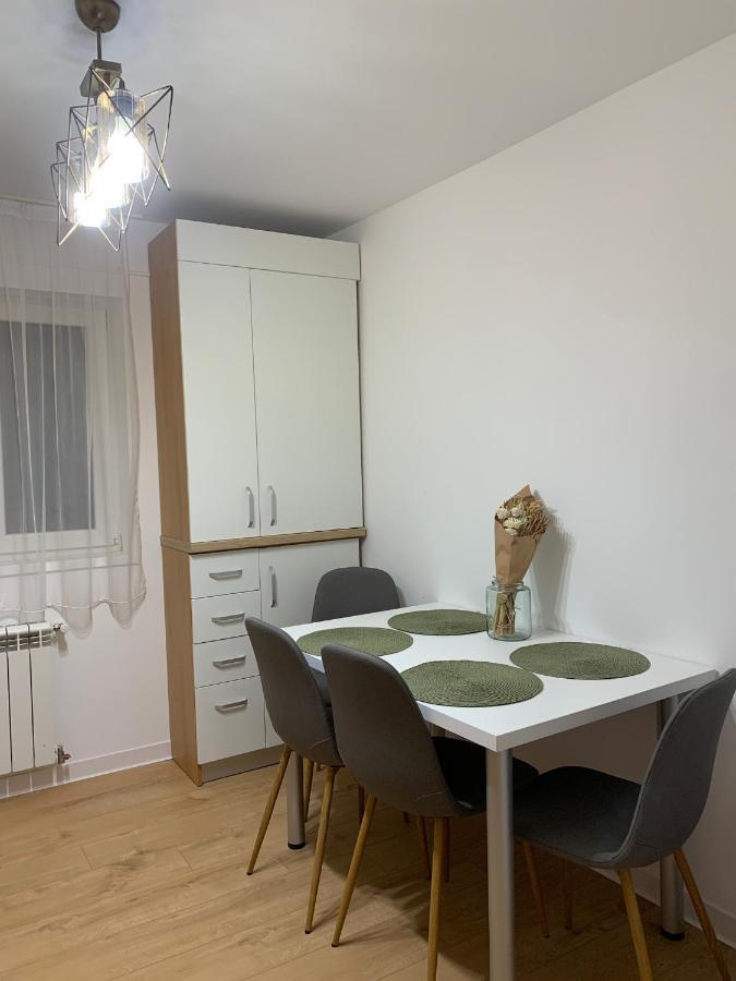 Sunny Apartment In Suceava Exterior foto